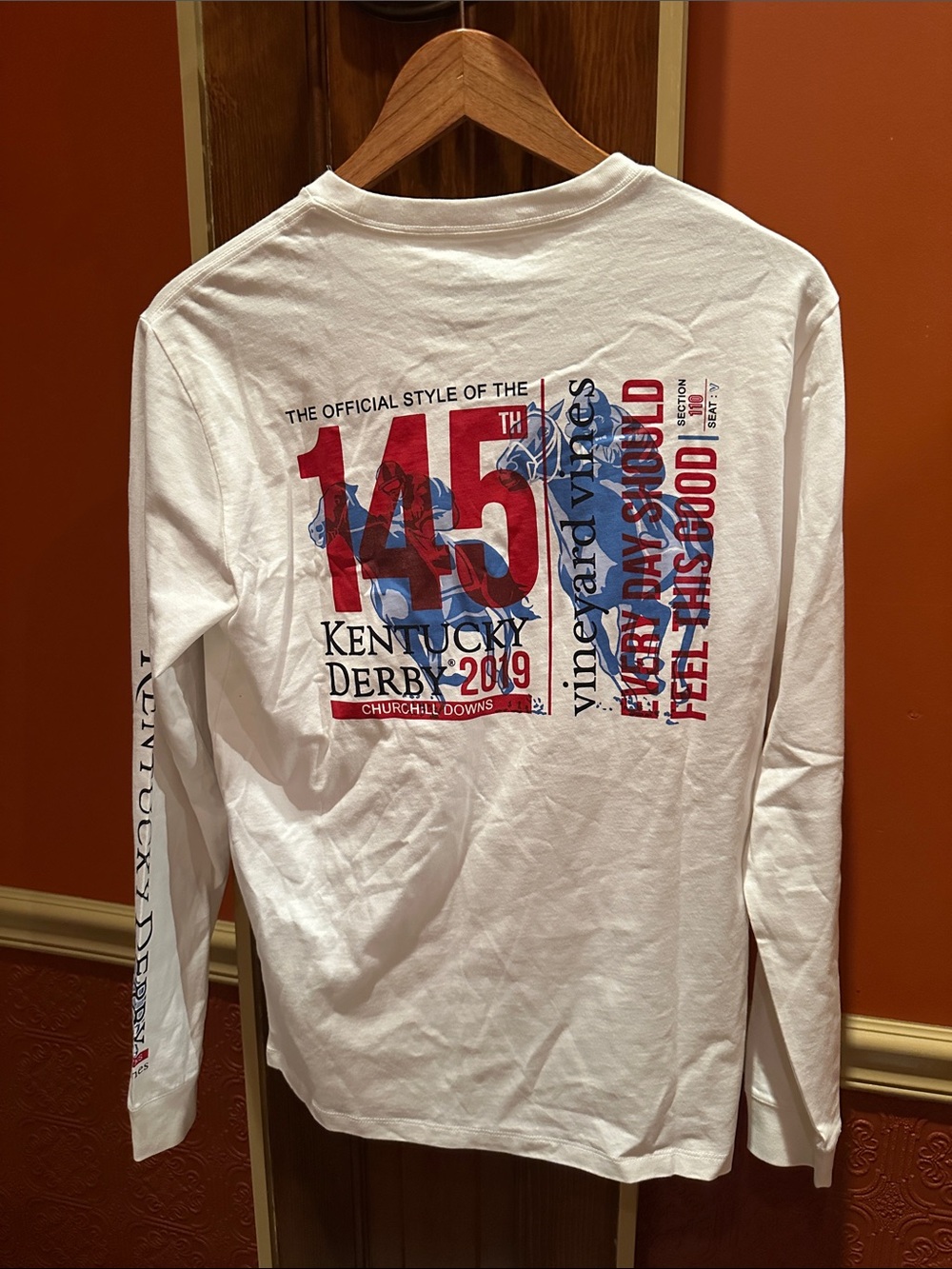 Vineyard Vines White Long-Sleeve Pocket Tee with Red & Blue Graphic Men, new, XS - Picture 2 of 5